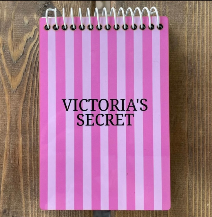 دفترچه خط دار ویکتوریاسکرت