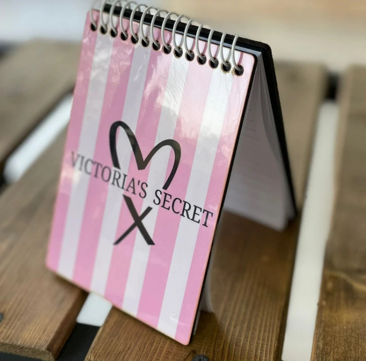 دفترچه یادداشت ویکتوریاسکرت