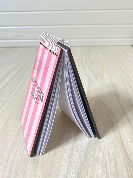 دفترچه ویکتوریا سکرت