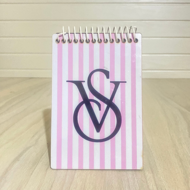 دفترچه خط دار ویکتوریاسکرت