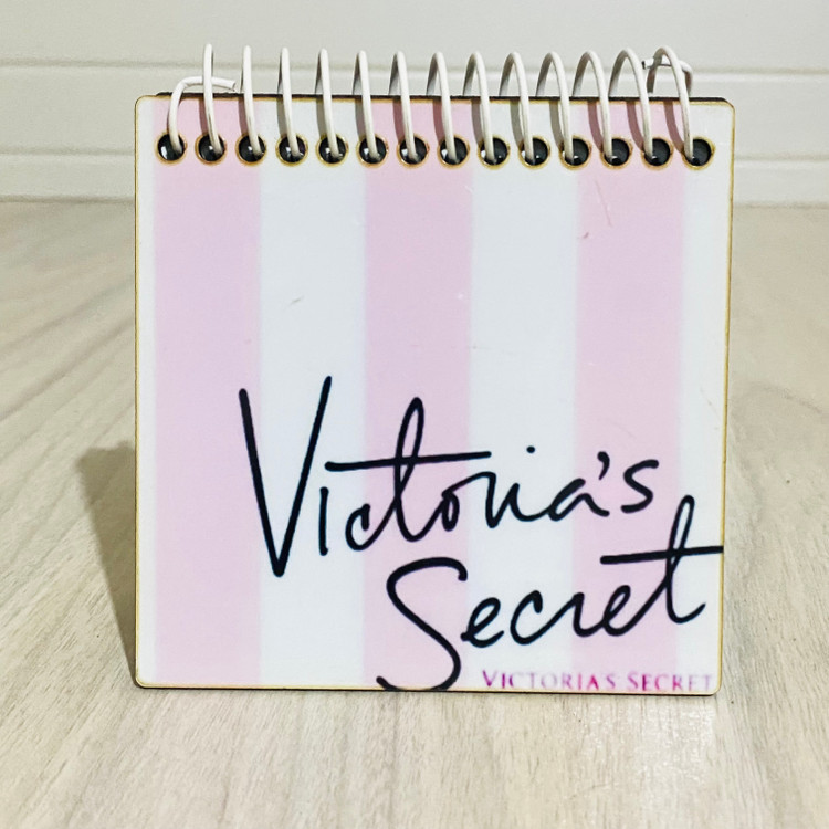 دفتر چه بدون خط ویکتوریاسکرت