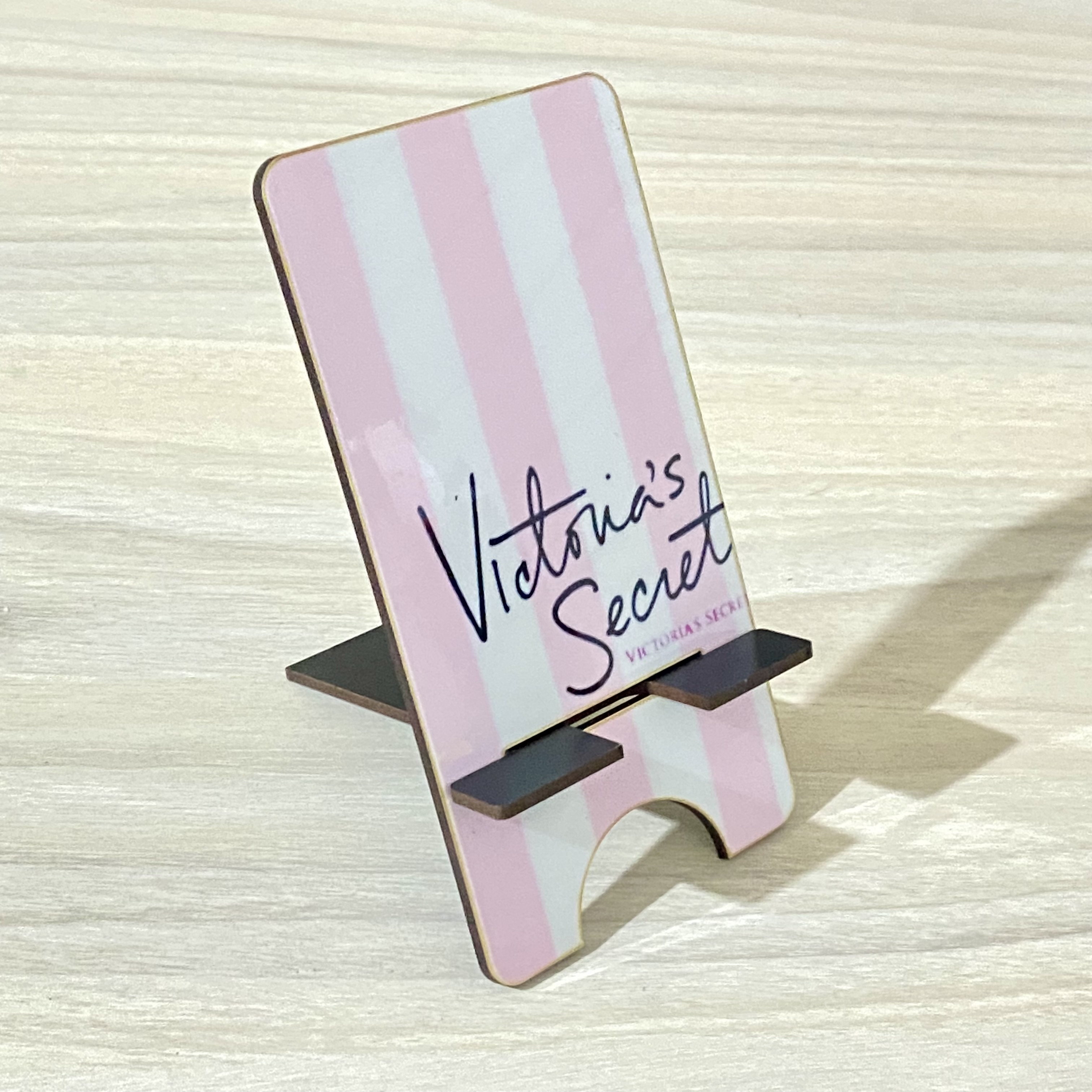 نگهدارنده گوشی موبایل ویکتوریا سکرت