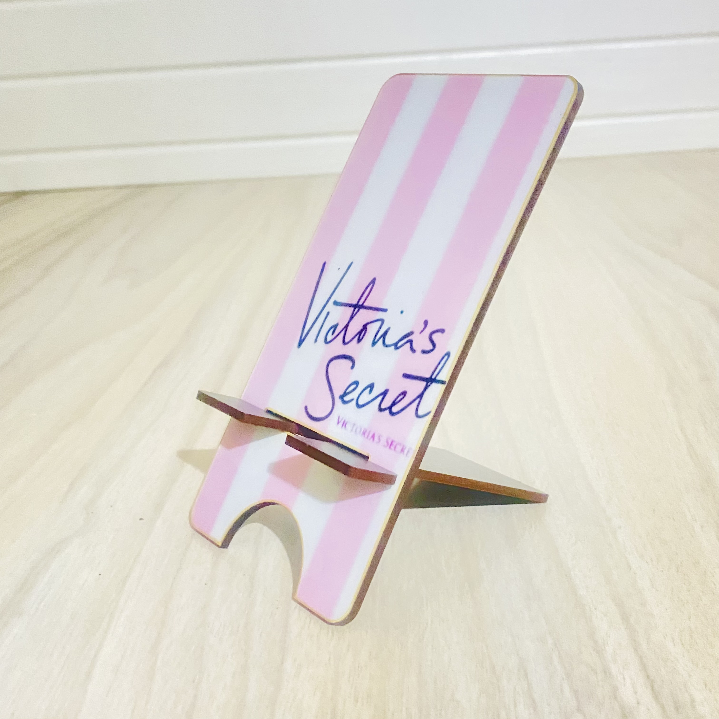 نگهدارنده گوشی موبایل ویکتوریاسکرت