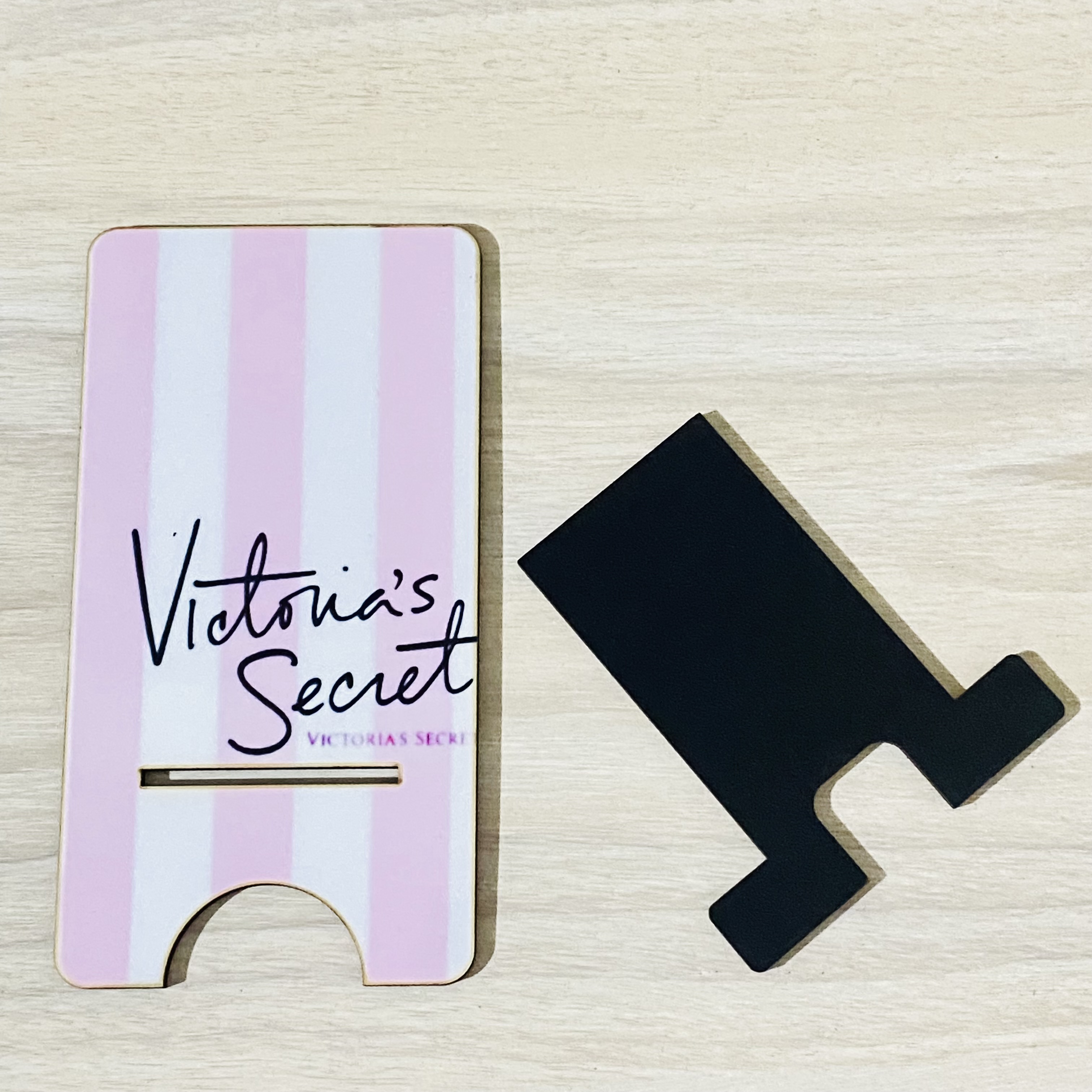 نگهدارنده گوشی موبایل ویکتوریاسکرت