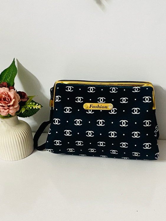 کیف لوازم آرایش طرح چنل