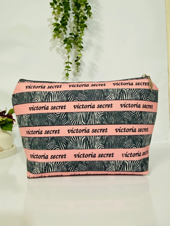 کیف آرایشی ویکتوریا سکرت