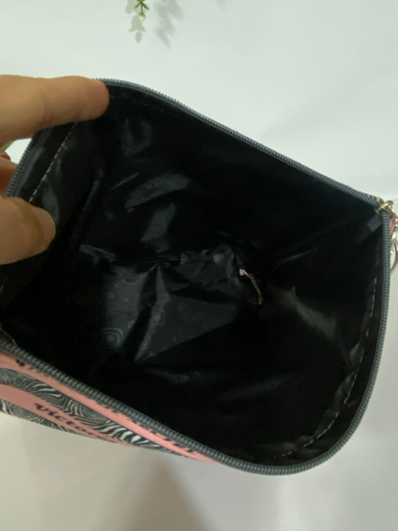 کیف آرایشی ویکتوریا سکرت