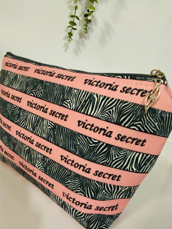 کیف لوازم آرایش ویکتوریاسکرت