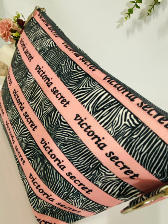 کیف لوازم آرایش ویکتوریا سکرت