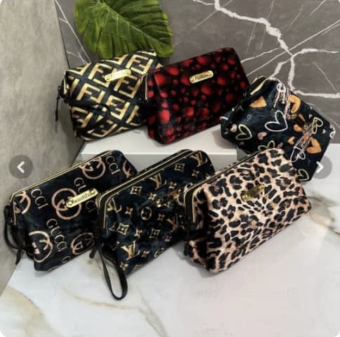 کیف لوازم آرایش مخمل