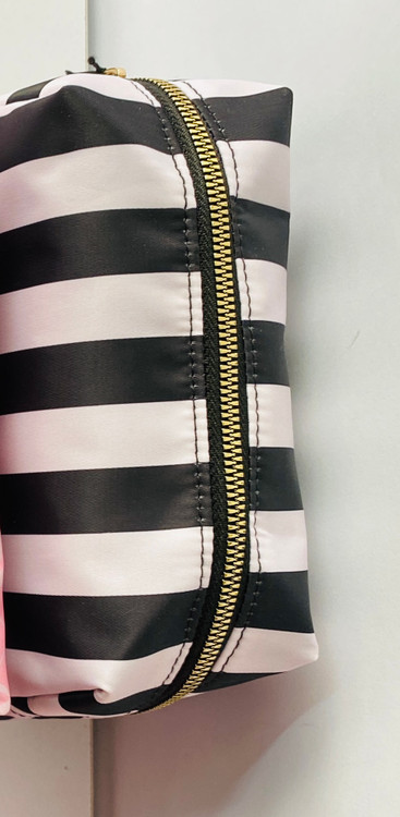 کیف آرایشی ویکتوریاسکرت